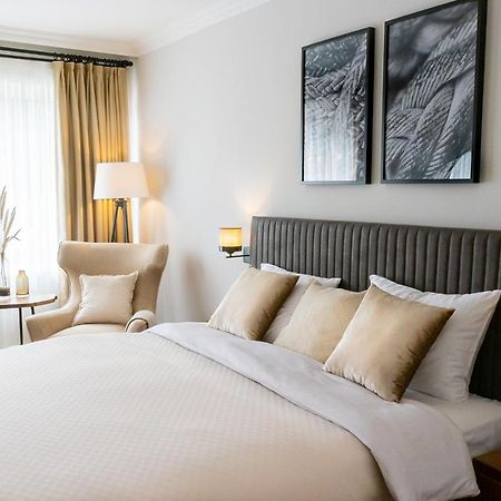 Hochwertige Ferienwohnung Mit Sonnenterrasse & Gartenblick, Nur Wenige Gehminuten Zum Strand シャルボイツ エクステリア 写真