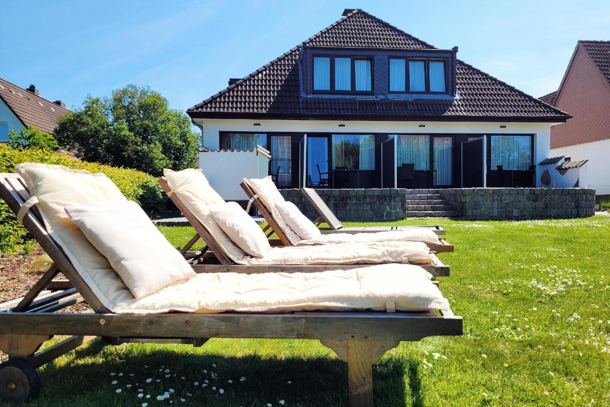 Hochwertige Ferienwohnung Mit Sonnenterrasse & Gartenblick, Nur Wenige Gehminuten Zum Strand シャルボイツ エクステリア 写真