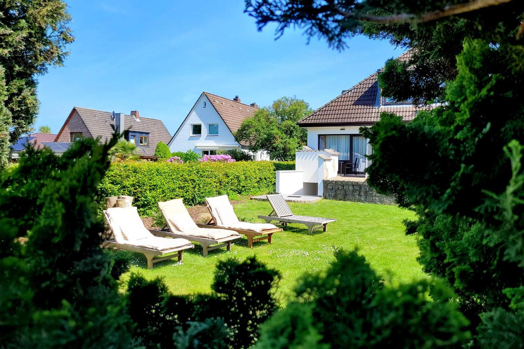 Hochwertige Ferienwohnung Mit Sonnenterrasse & Gartenblick, Nur Wenige Gehminuten Zum Strand シャルボイツ エクステリア 写真