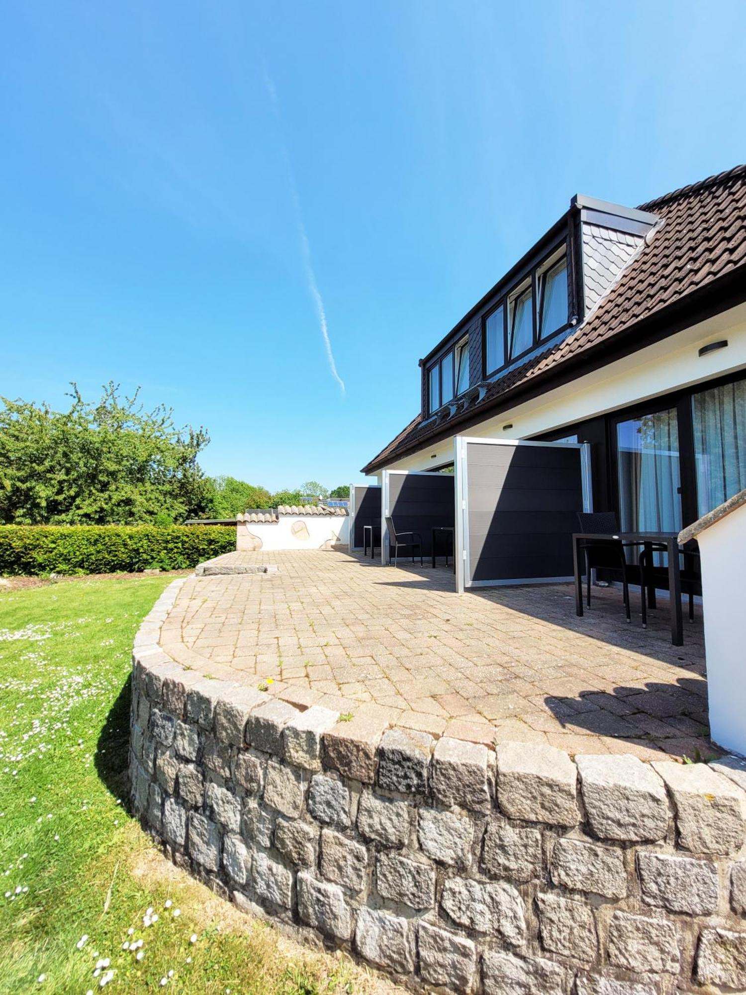 Hochwertige Ferienwohnung Mit Sonnenterrasse & Gartenblick, Nur Wenige Gehminuten Zum Strand シャルボイツ エクステリア 写真